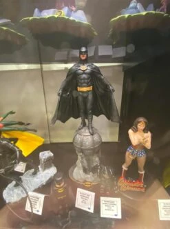 [PRE-ORDER ABRIL 2021] DIAMOND SELECT DC MOVIE GALLERY BATMAN 1989 – 41 CM -Character Model NYCC 2019 Diamond Select Toys 28