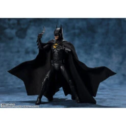 [PRE-ORDER FEBRERO 2024] S.H FIGUARTS THE FLASH DC UNIVERSE BATMAN (THE FLASH) – 15 CM -Character Model batman the flash fig 15 cm the flash dc universe sh figuart 2