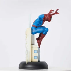 DIAMOND SELECT MARVEL GALLERY LEAPING SPIDERMAN EXCLUSIVA 25 ANIVERSARIO SD – 20 CM -Character Model leaping spiderman exclusiva 25 aniversario sd figura marvel galler2y 1