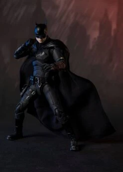 S.H FIGUARTS THE BATMAN : BATMAN – 16 CM 14 S.H FIGUARTS THE BATMAN : BATMAN – 16 CM -Character Model x btn63765 9 b