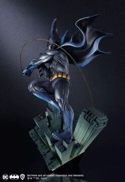 [PRE-ORDER OCTUBRE 2022] GOOD SMILE COMPANY DC COMICS 1/6 ART RESPECT BATMAN – 43 CM -Character Model x gsc94355 b