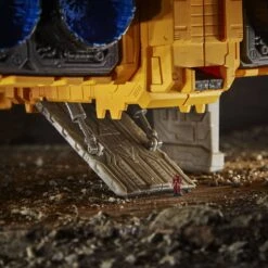 HASBRO TRANSFORMERS WFC : KINGDOM TITAN CLASS AUTOBOT ARK – 48 CM -Character Model x hasf1152 f