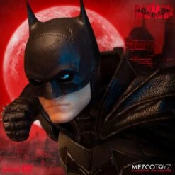 [PRE-ORDER MAYO 2023] MEZCO ONE:12 COLLECTIBLE THE BATMAN – 17 CM -Character Model x mez76593 b