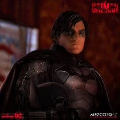 [PRE-ORDER MAYO 2023] MEZCO ONE:12 COLLECTIBLE THE BATMAN – 17 CM -Character Model x mez76593 e