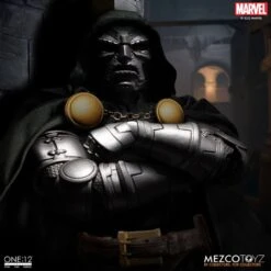 [PRE-ORDER MAYO 2023] MEZCO MARVEL THE ONE: 12 COLLECTIVE DR. DOOM – 17 CM -Character Model x mez77272 c